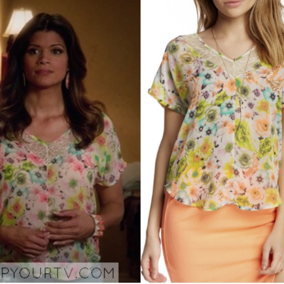 ASTR Floral Chiffon Top with lace details - Picture 1 of 7